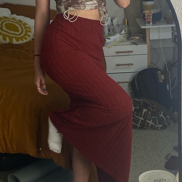 BodyCon Maxi Red Skirt - Picture 3 of 4